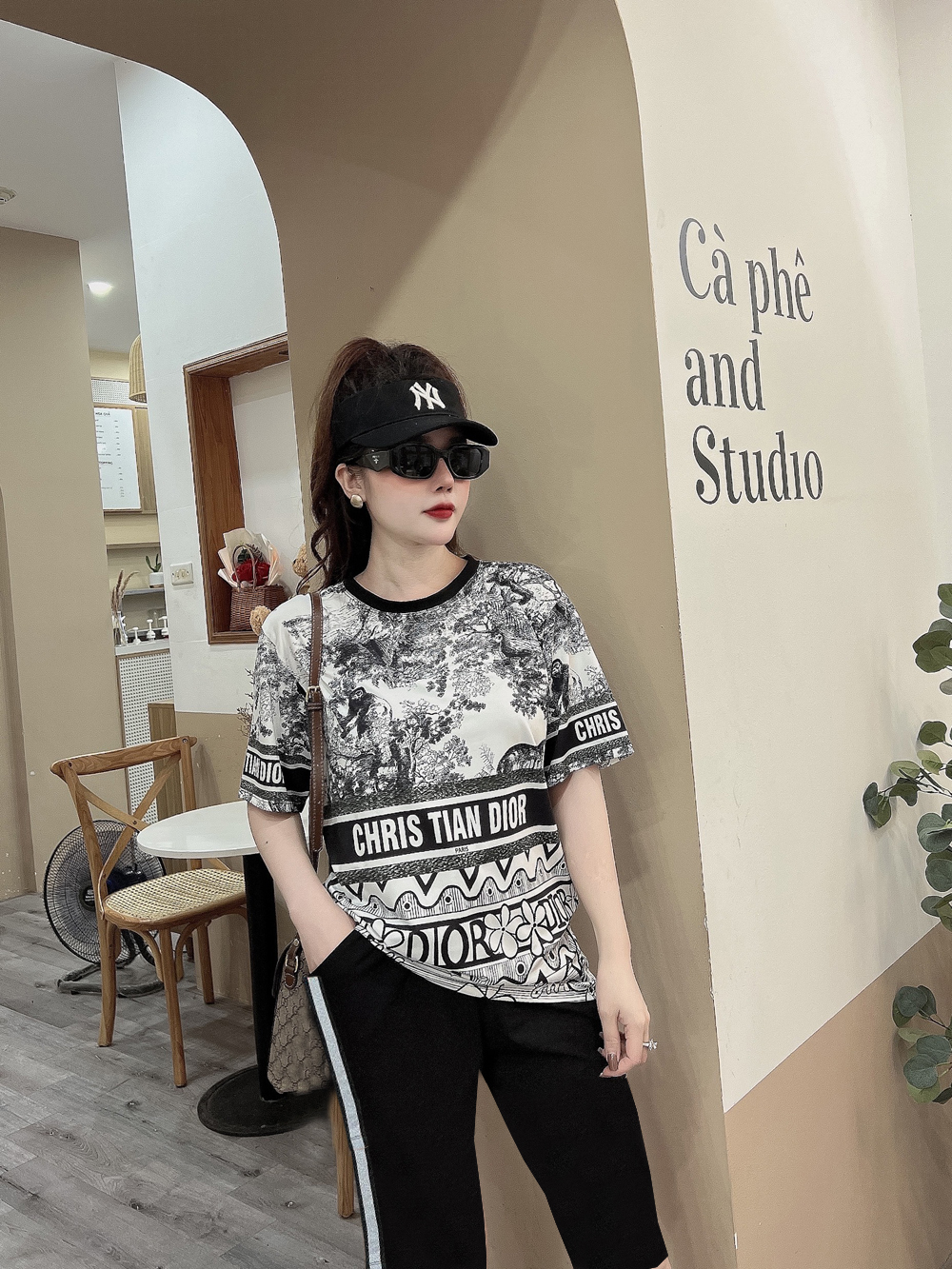 Đồ bộ thun đùi ngố họa tiết cây phối chữ cổ điển đen trắng
