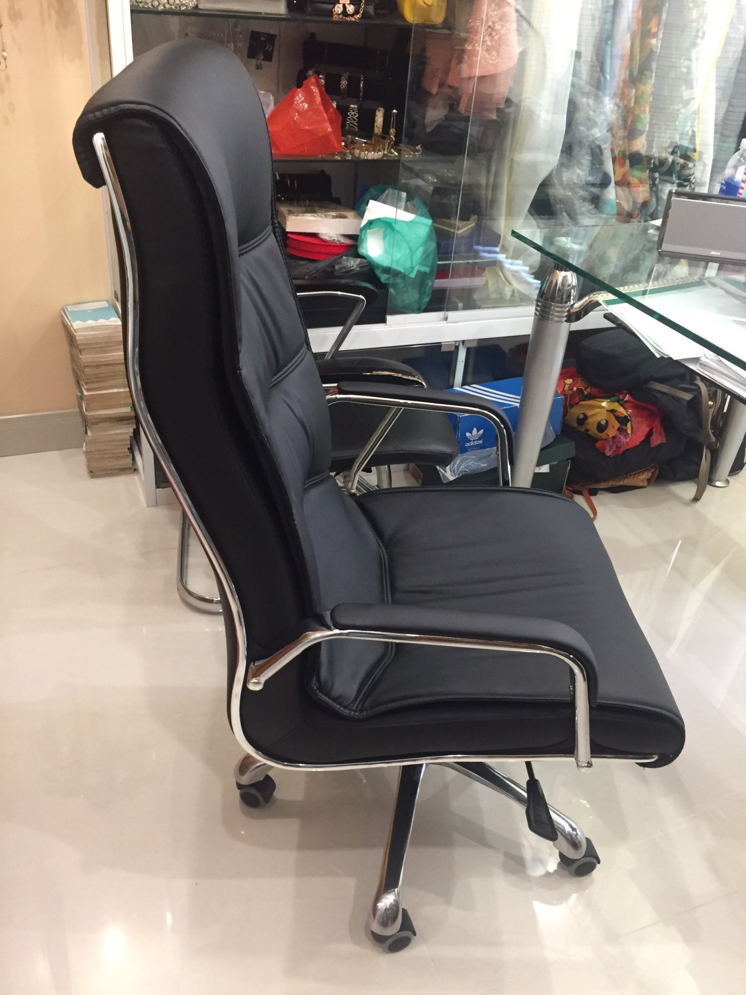 Ghế giám đốc nhập khẩu bọc DA AMA-10114-U-Đ