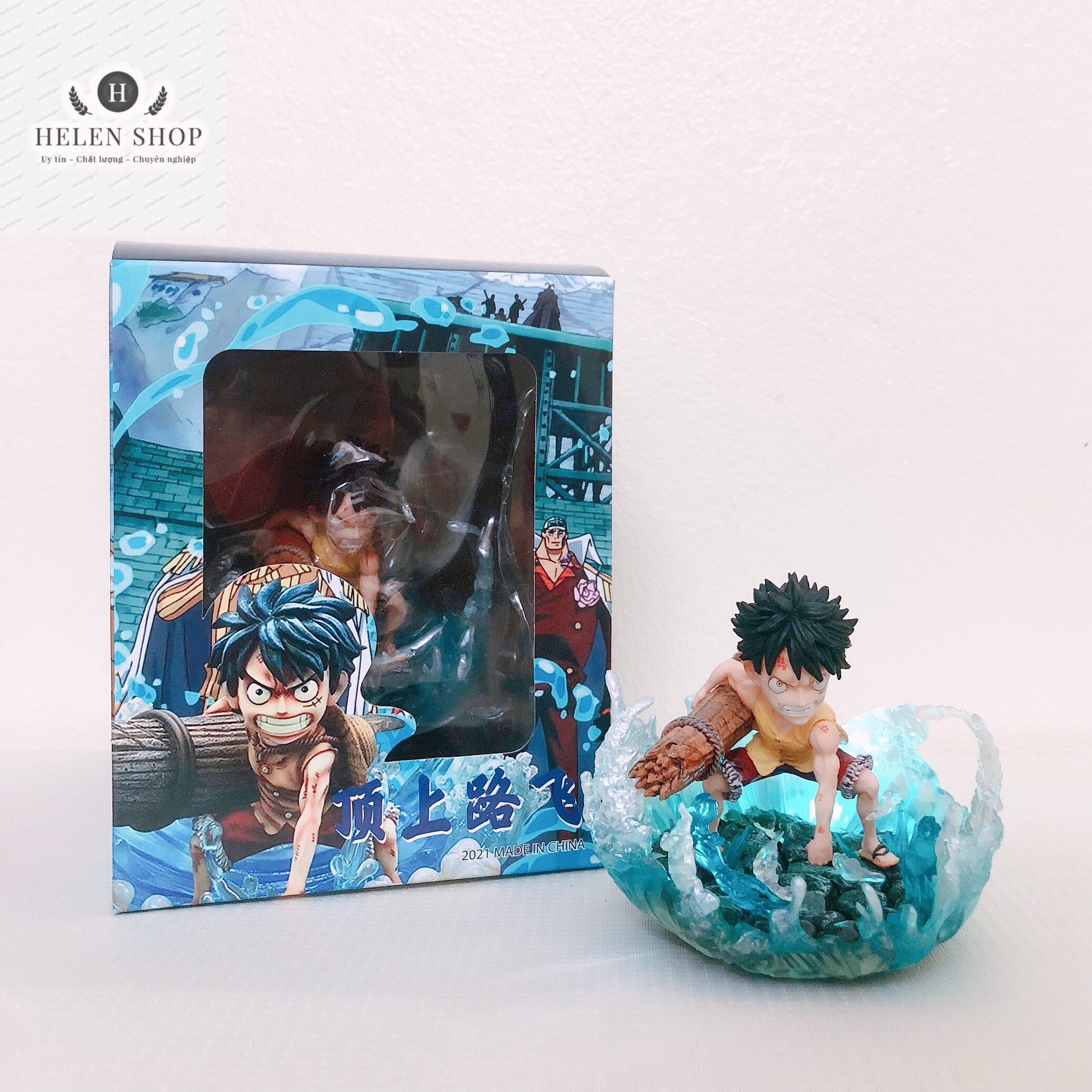 Mô hình One Piece Luffy cầm cột thuyền có đèn led trong trận chiến tổng bộ Hải Quân