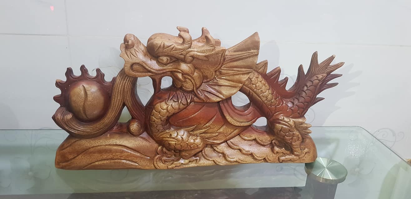 Tượng Rồng lửa Gỗ 50cmx22cmx6cm Anh Chị trưng: bàn, trang trí nhà cửa Màu Vàng đỏ nhẹ sáng đẹp ạ