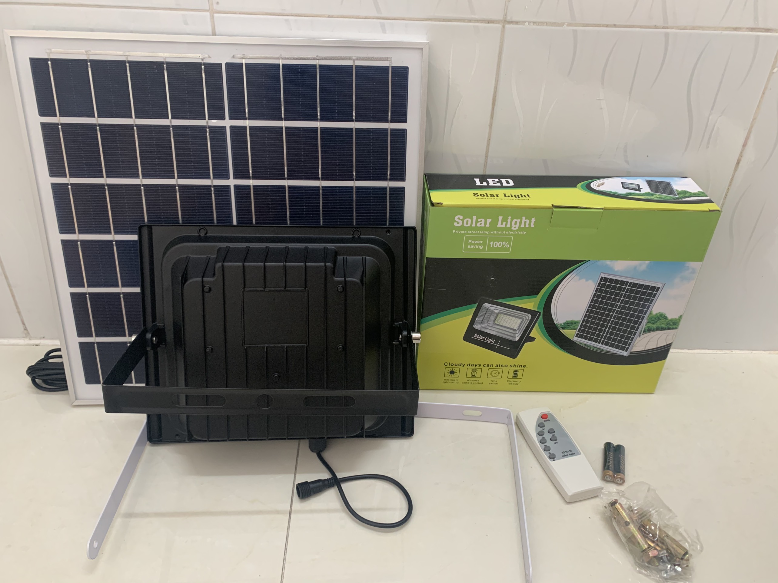 Đèn Pha Năng Lượng Mặt Trời Công Suất 60W
