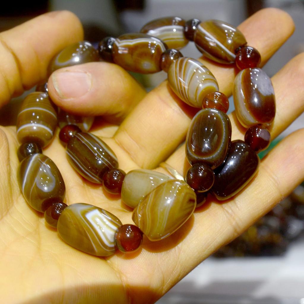 Vòng tay lắc tròn đá mã não loang nhiều màu
