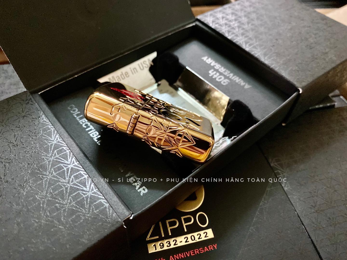 Bật Lửa Zippo 49866 – Zippo 90th Anniversary Limited Edition – Zippo 2022 Collectible Of The Year Asia – Gold Plated – Zippo Coty 2022 Asia