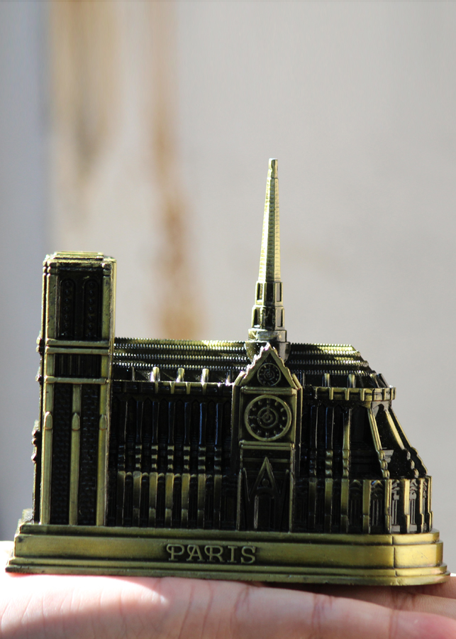 Mô hình nhà thờ Đức Bà ở Paris