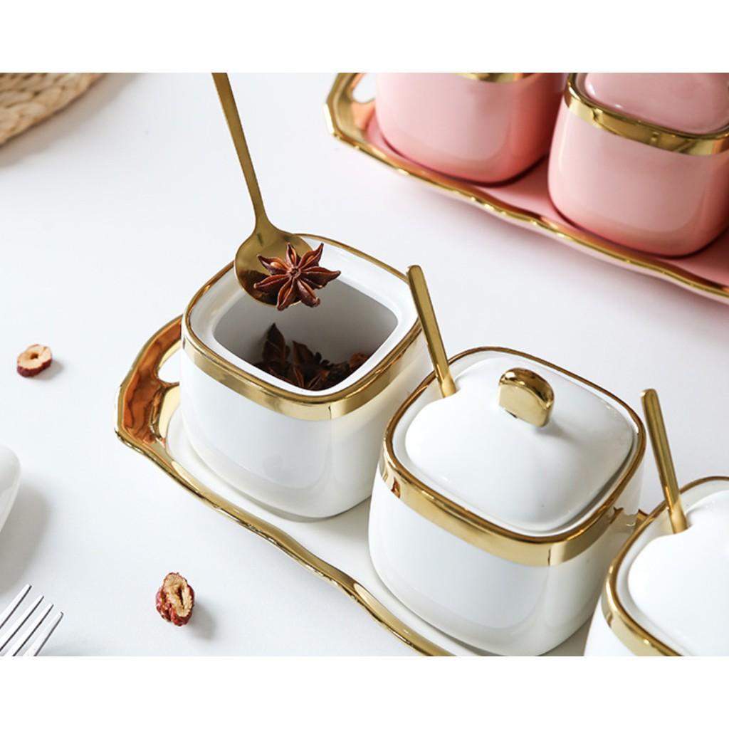 Lọ để gia vị. khay để gia vị. set 3 lọ để gia vị. hộp để gia vị bao gồm cả thìa. phụ kiện nhà bếp