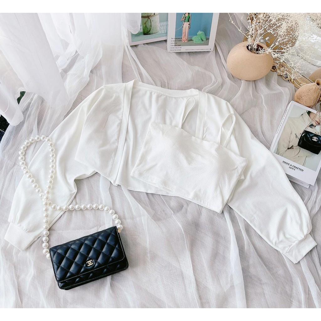 Set khoác trắng và áo croptop 2 dây