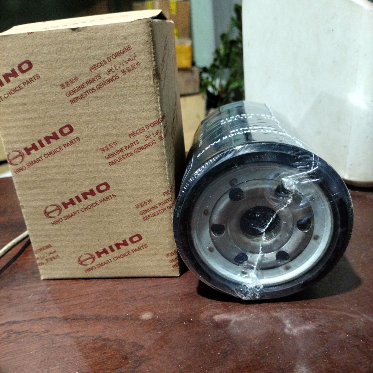 Lọc nhớt động cơ xe tải Hino Dutro 300 Seri, Isuzu, mã lọc 15613-EV015. Lỗ ren M23, thân d104*L157