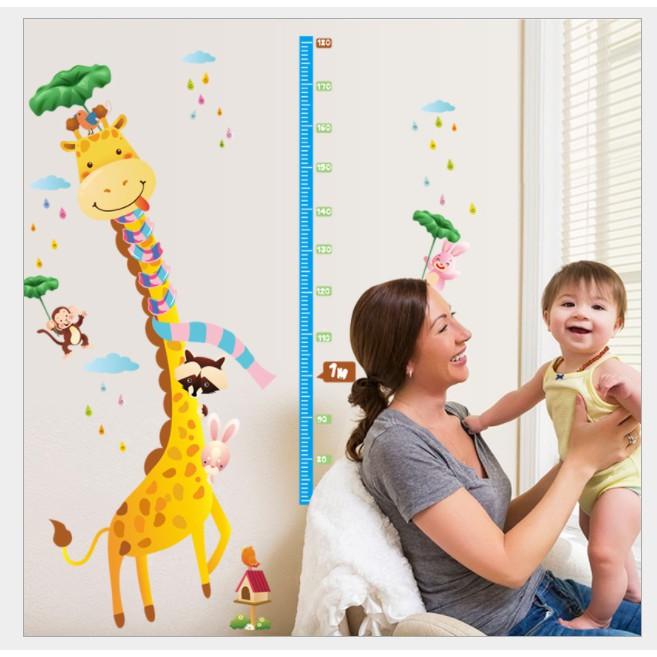 Decal trang trí tường - Thước đo hươu Khăn quàng cổ đáng yêu