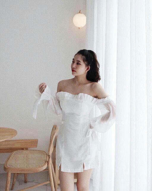 Đầm trắng rớt tay viền ngực xếp ly
