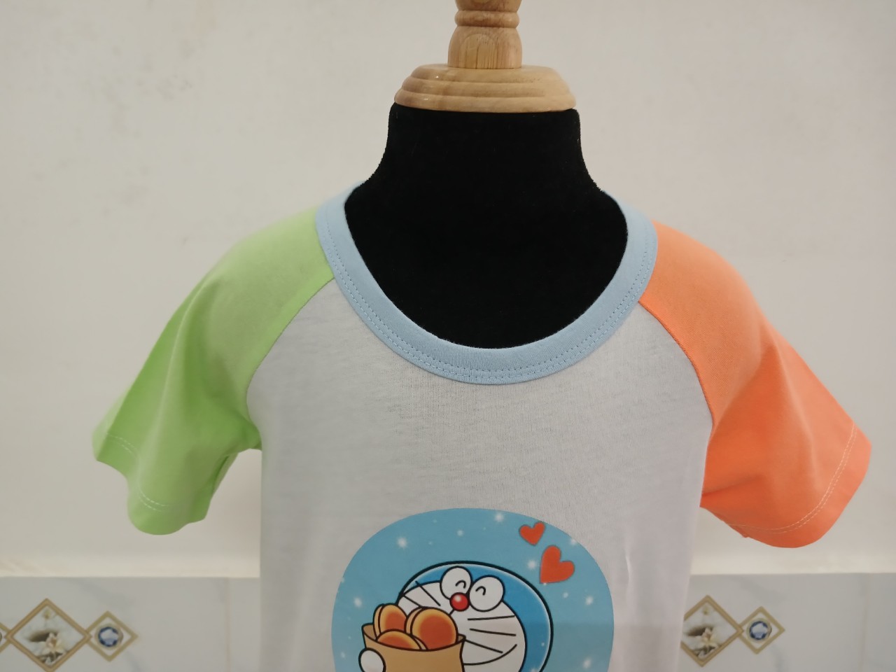 ÁO T - SHIRT UNISEX PHỐI TAY RAGLAN IN DOREMON TRẮNG