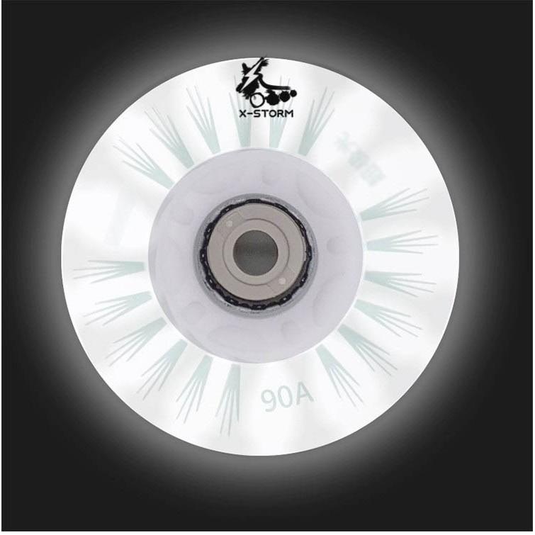 Bánh xe patin có đèn led , cao su có độ bám đường rất tốt