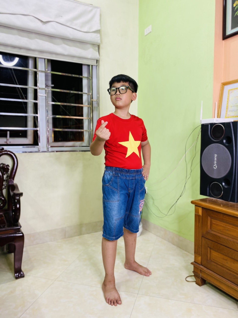 Áo Thun Cờ Đỏ Sao Vàng Việt Nam Cao Cấp - Size Trẻ Em và Người Lớn