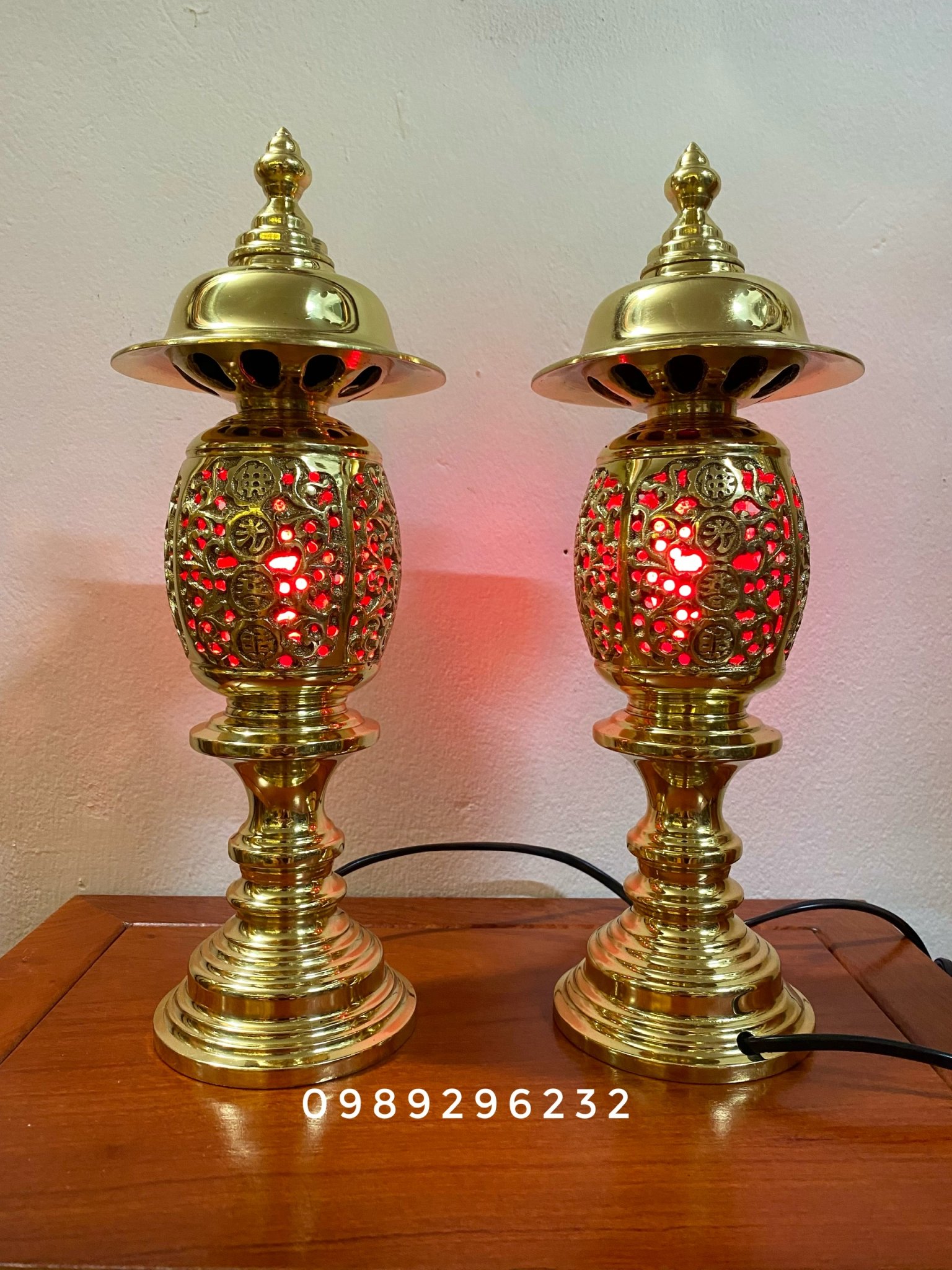 Đôi đèn thờ bằng đồng cao 33cm