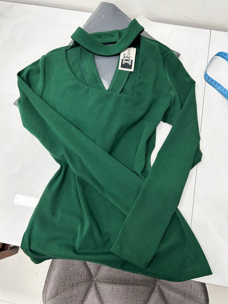 F351 Áo tay dài cổ vuông chocker