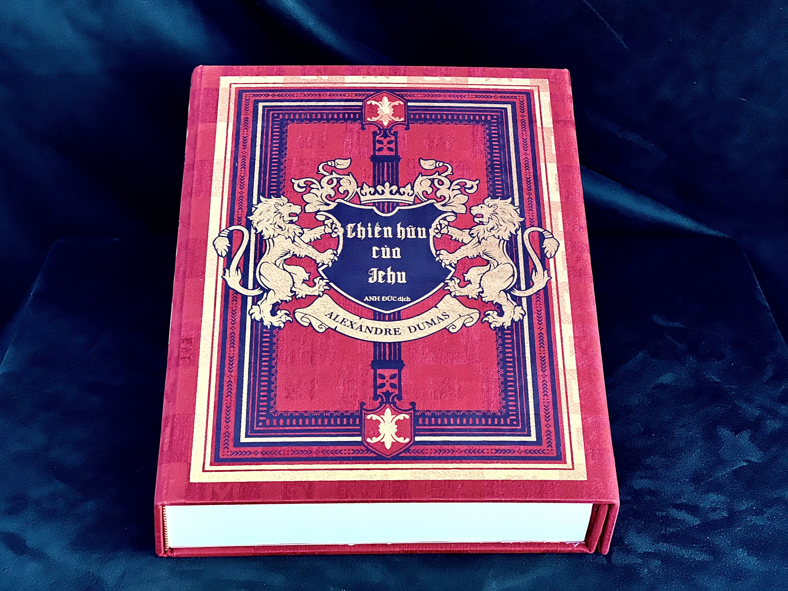 Sách bản giới hạn bìa lụa tơ tằm CHIẾN HỮU CỦA JEHU - Alexandre Dumas, Anh Đức dịch