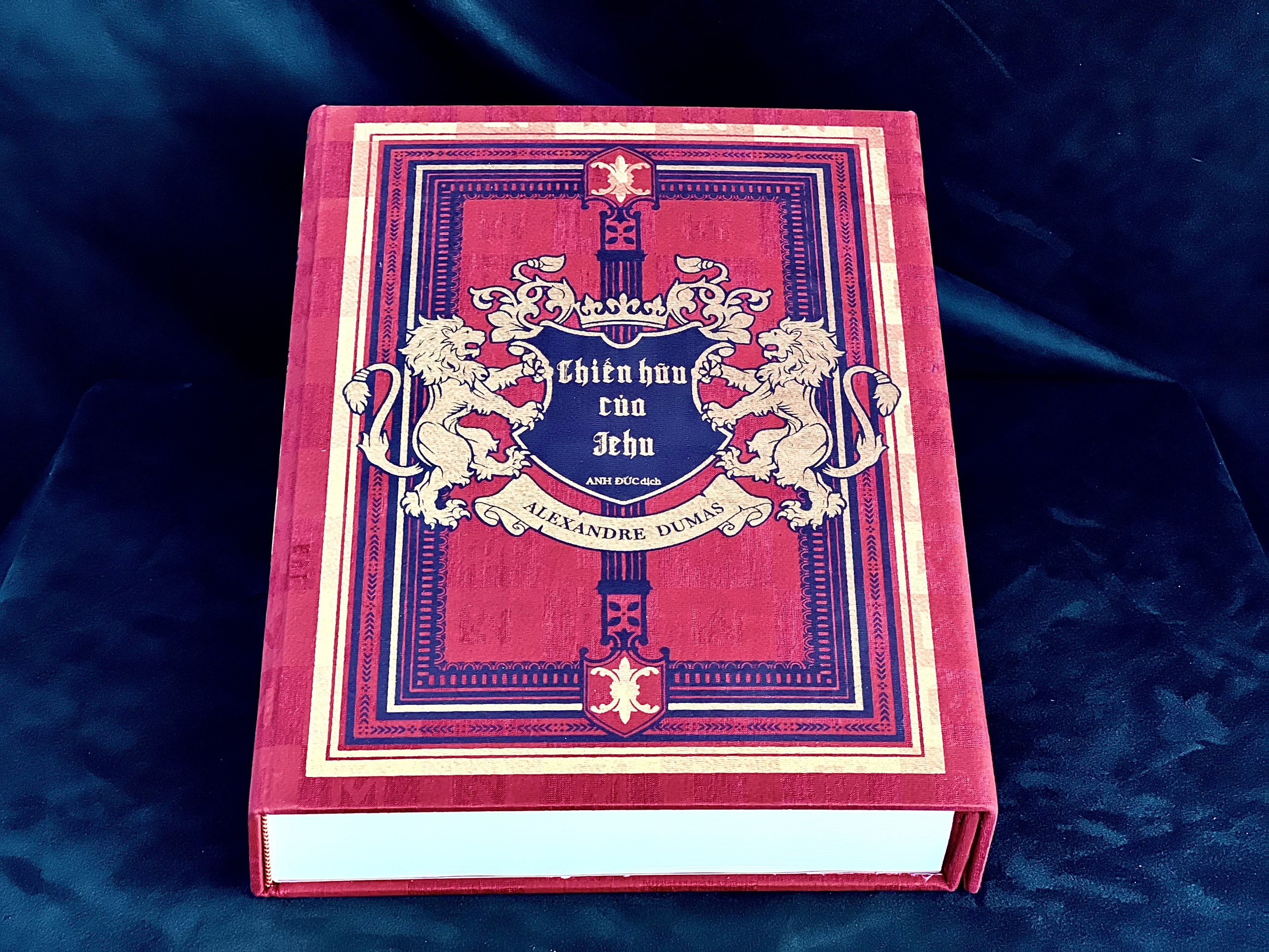 Sách bản giới hạn bìa lụa tơ tằm CHIẾN HỮU CỦA JEHU - Alexandre Dumas, Anh Đức dịch