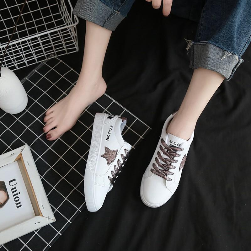 Giày sneaker nữ đế bệt mũi tròn
