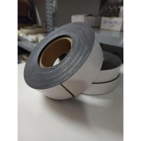 Cuộn nam châm dẻo có băng keo khổ rộng 5cmx10m, chuyên dùng làm đồ giáo cụ, quảng cáo