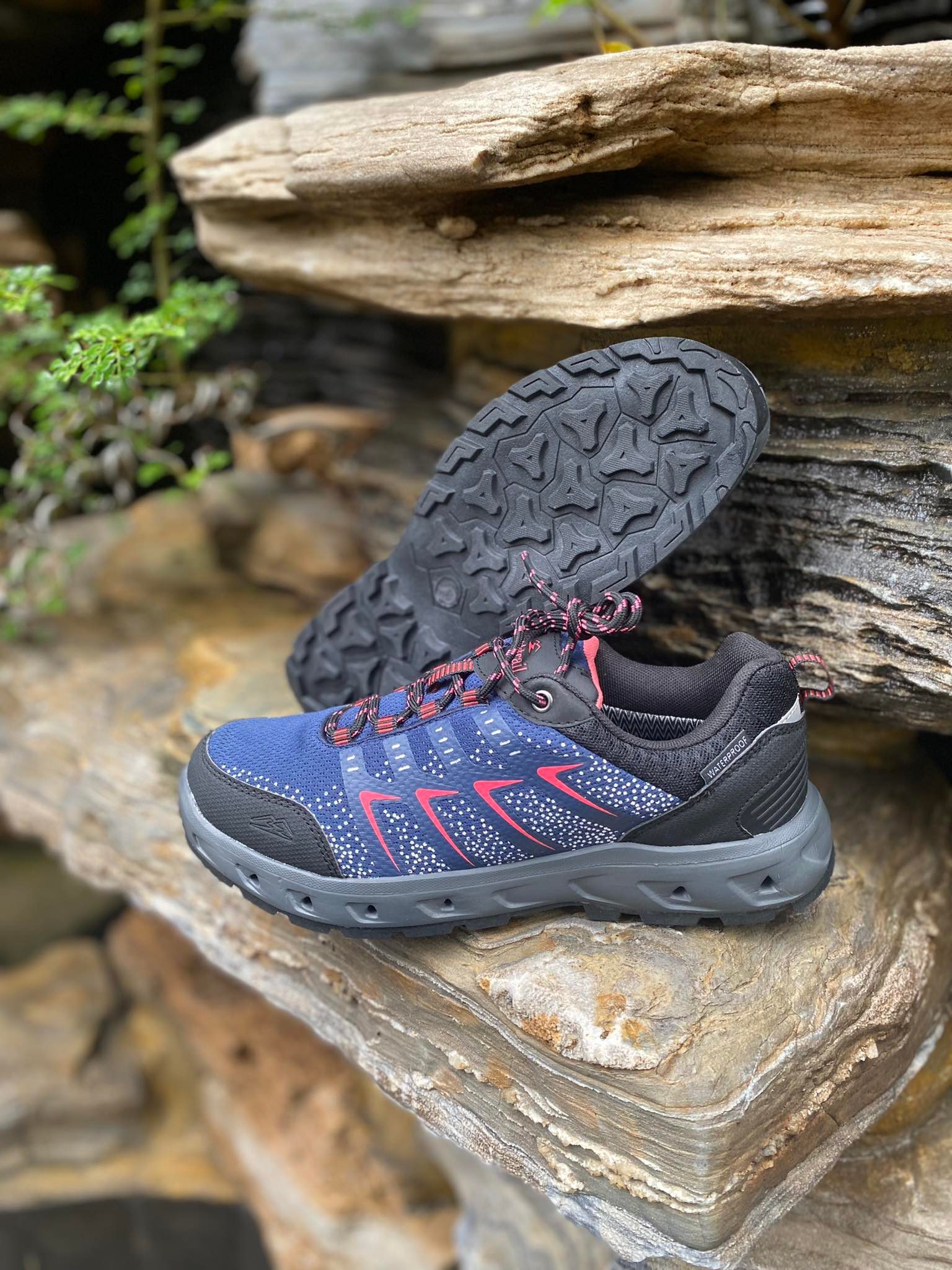 Sale giày leo núi đi bộ đường dài Rocktrail