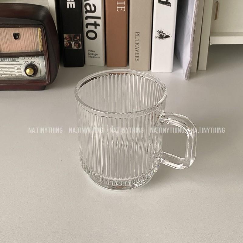 Ly cốc thuỷ tinh chiu nhiệt có quai dùng uống trà và cà phê, hoạ tiết vân sọc dọc phong cách Hàn Quốc