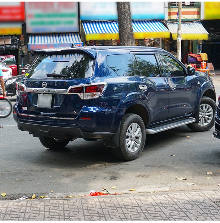 Bộ ốp viền bảo vệ, trang trí đèn mạ Crom cho Nissan Terra