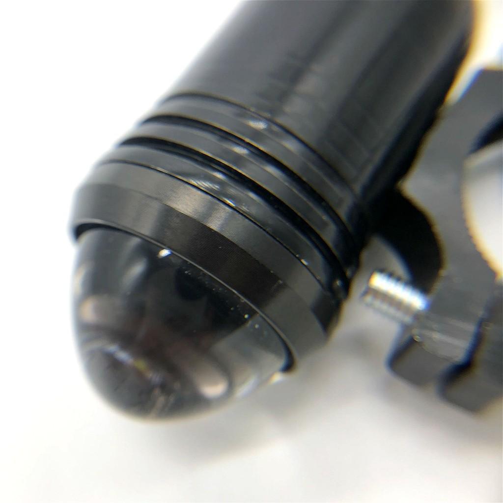 1 đèn LED hỗ trợ chiếu sáng cho xe mô tô