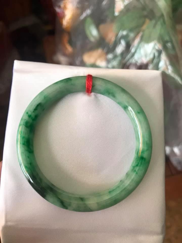 VÒNG VIP LÝ SƠN THUỶ SAO 48 dầy 7mm  ĐÁ CẨM THẠCH TỰ NHIÊN MÀU XANH BÔNG  MƯỢT LÊN TAY ĐEO RẤT SANG NỮ TAY NHỎ MẠNG MỘC HỎA 35KG ĐẾN 49KG ĐEO
