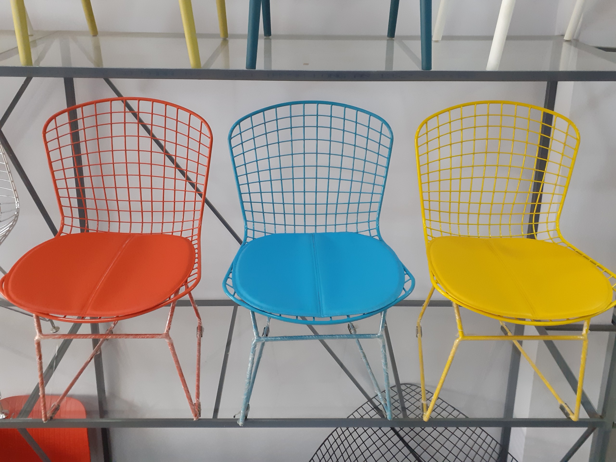 Ghế ngồi ban công ngoài trời kiểu lưới kim loại sơn tĩnh điện kèm nệm ngồi simili màu vàng Ghế cafe sân vườn đẹp hiện đại / yellow Harry Bertoia chairs / Fastfood chairs / outdoor chairs BERTOIA-2