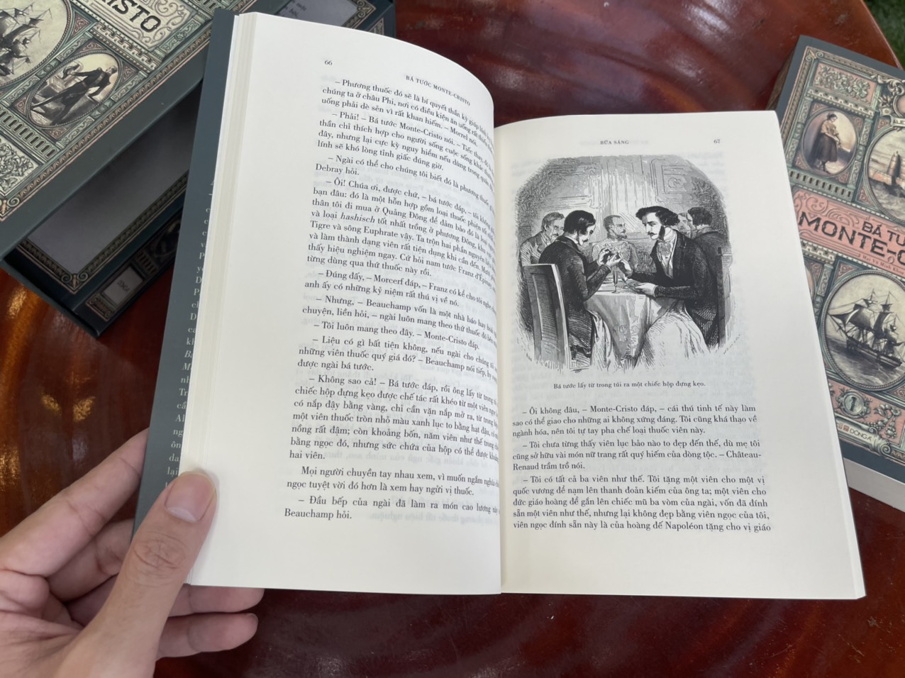 [Ấn bản kỷ niệm là bản chuyển ngữ đầy đủ từ bản tiếng Pháp in năm 1889 của nhà Calmann-Lévy] (gồm 500 minh họa theo bản in năm 1888) [Boxset trọn bộ 3 tập bìa mềm] BÁ TƯỚC MONTE-CRISTO – Alexandre Dumas – Đông A