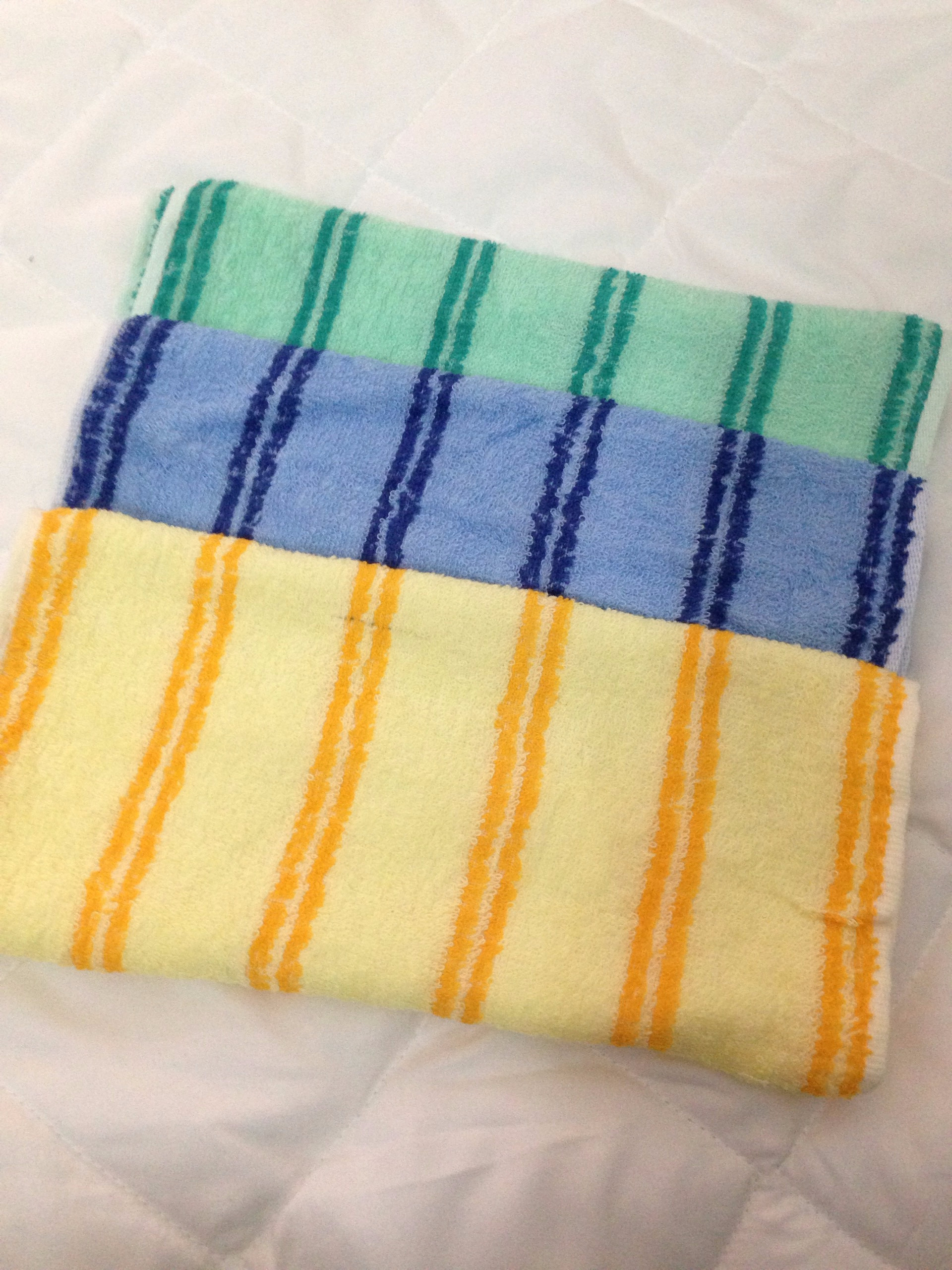 Gối Mây Đan Tổng Hợp Thoáng Mát - Tặng kèm 01 khăn lau mặt - Màu vàng xanh