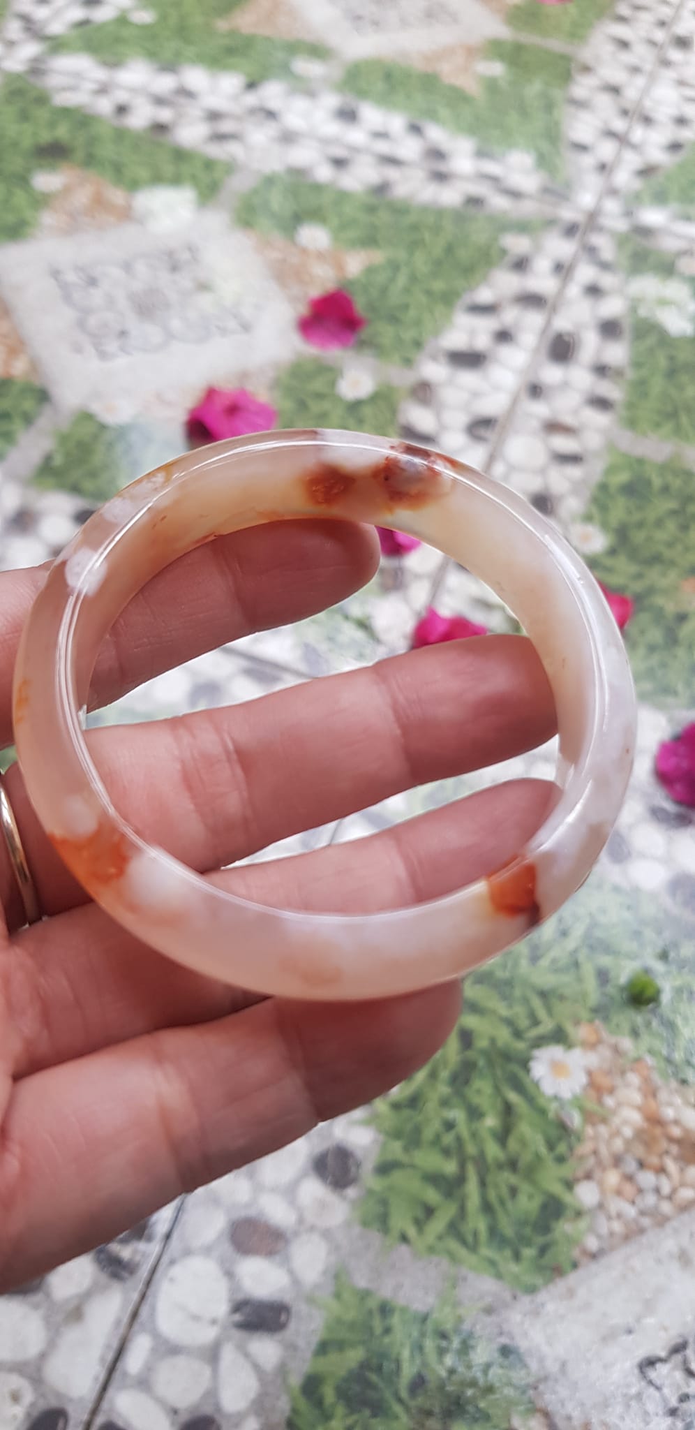 Vòng tay Nữ Bản Hẹ Đá Mã Não Bông Vàng trắng đều đẹp Vòng Ni 52mm x cao 13,5mm x dầy 4mm Nữ 50kg - 52kg đeo xinh đẹp ạ