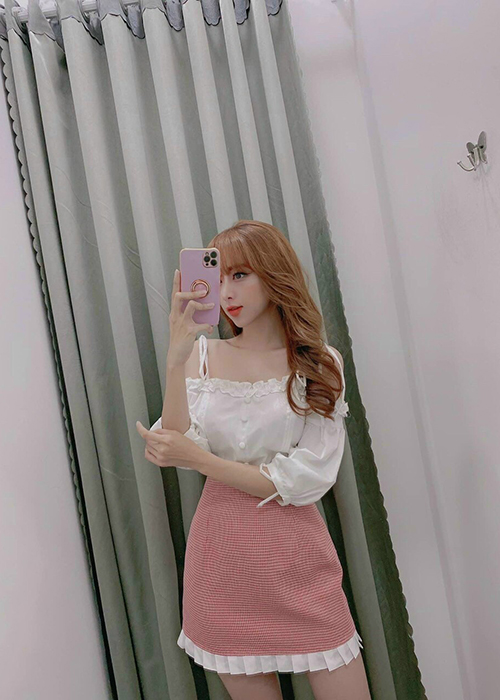 Set Áo Croptop Và Chân Váy Caro Đáng Yêu