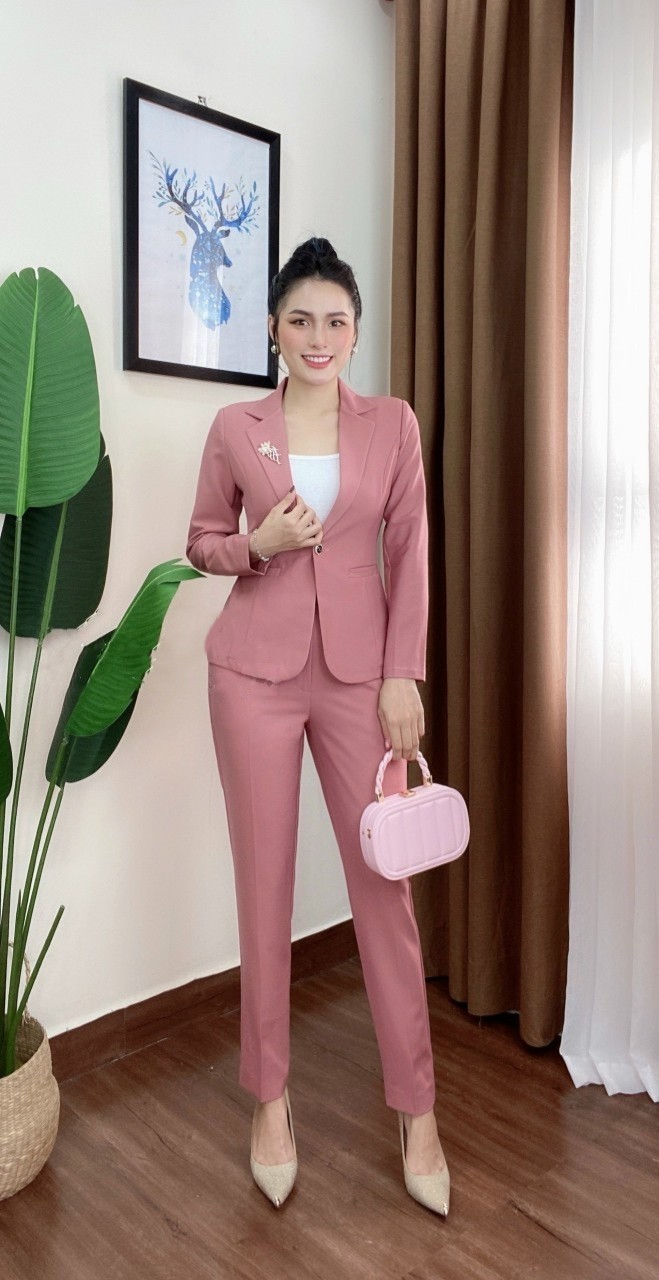 Bộ Vest Công Sở Nữ Màu Hồng Sang Trọng