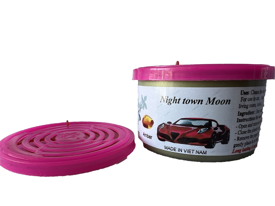 Sáp Thơm Ô Tô Nighttown Moon – Miss Dalat 60 gam Tương tự mùi Cotton Mood của hảng xe Mercedes  Hương thơm tinh khiết và tươi mát của không khí, được làm nổi bật nhờ  hoa nhài . Hương nền : hổ phách và xạ hương