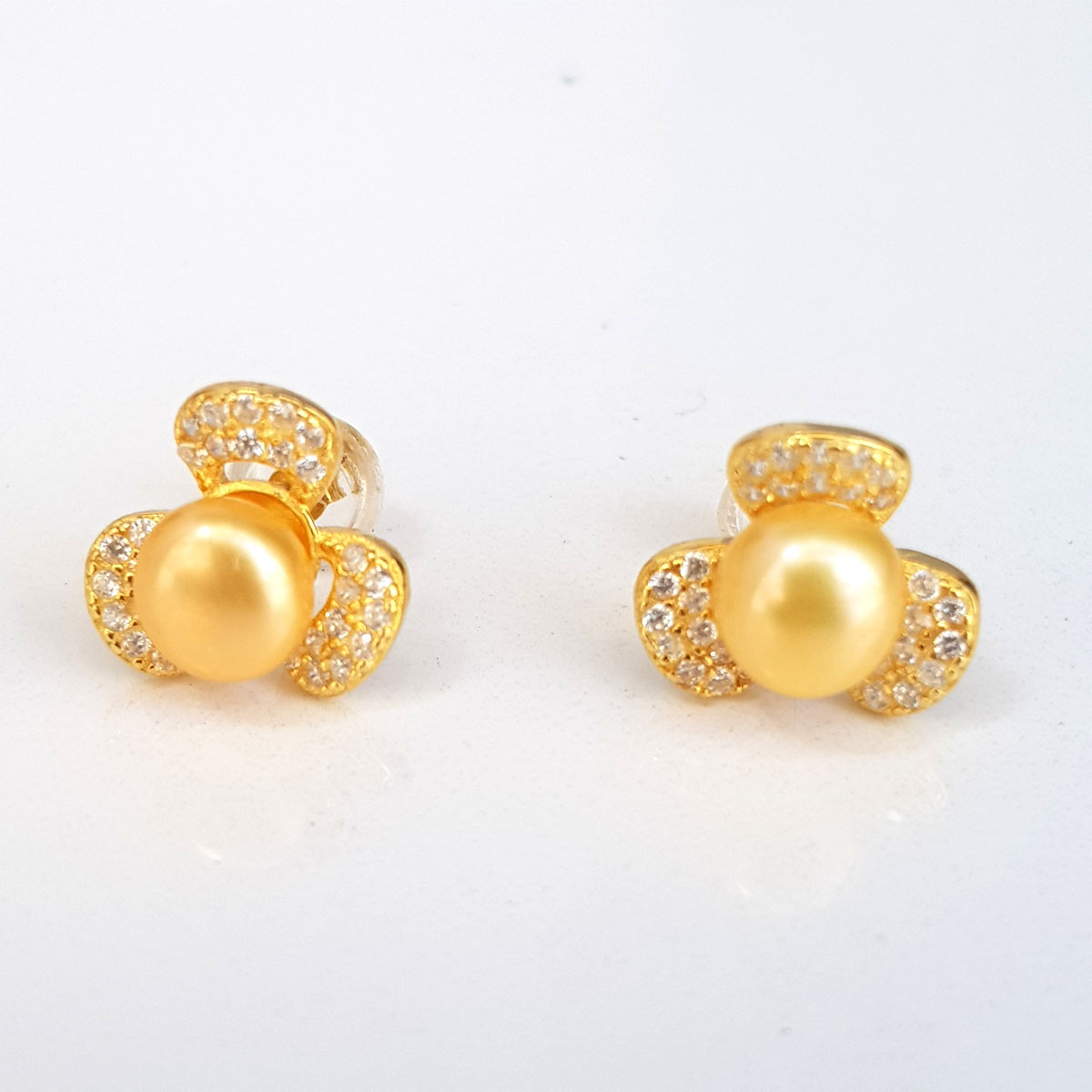 Bông Hoa Khuyên Tai Nữ - Kiểu Nụ - Cỏ Ba Lá Thanh Lịch Sang Trọng - Trang Sức Cô Tấm - TRIFOLIUM PEARL (7ly) - Đế Bạc S925 Silicol Nạm Ziconia