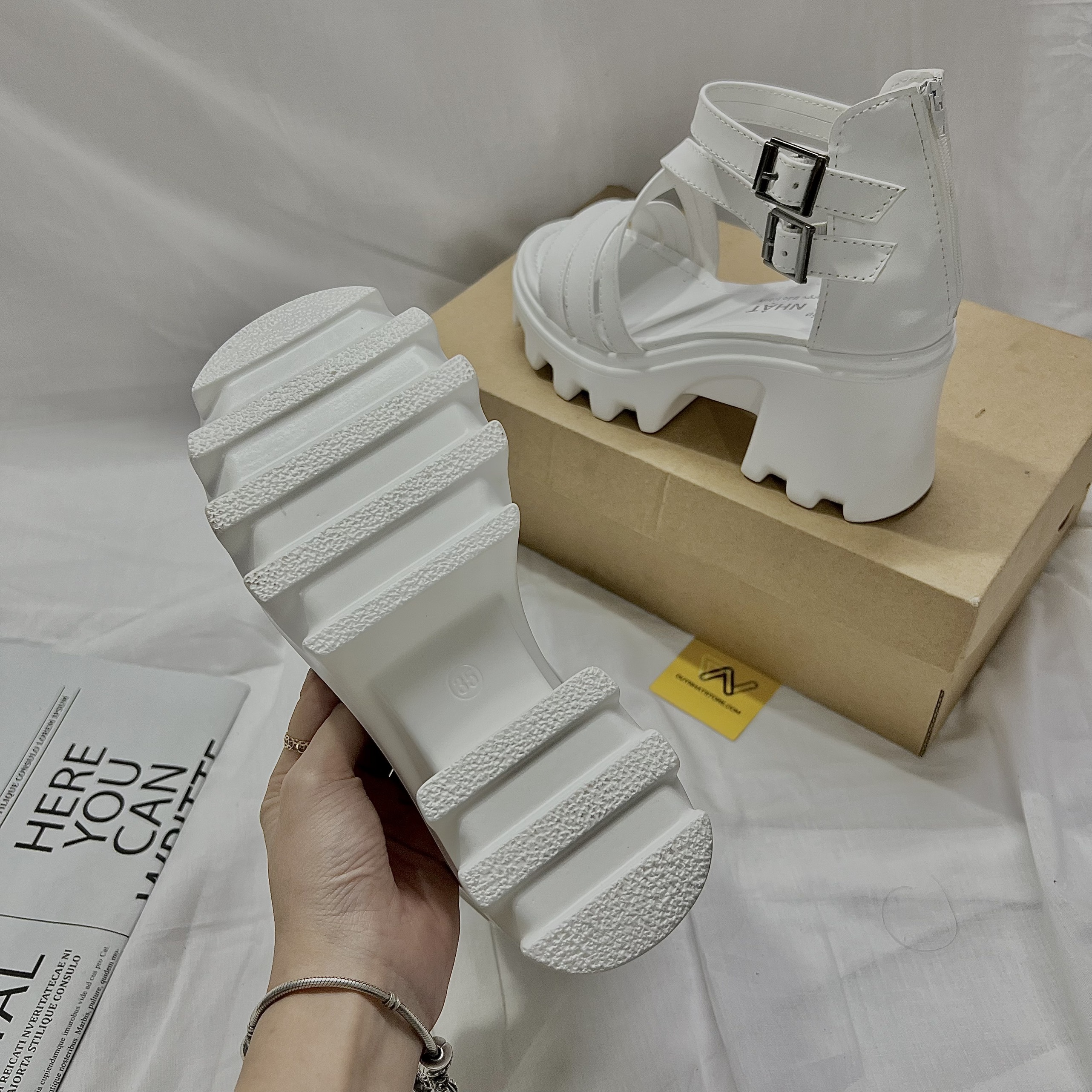 Giày Sandal Nữ Quai Ngang Đế Độn Bánh Mì Màu Trắng Đen Dây Mảnh Nhỏ Duy Nhật Store Bền Uzzang Chiến Binh Dây Kéo Cao 7cm