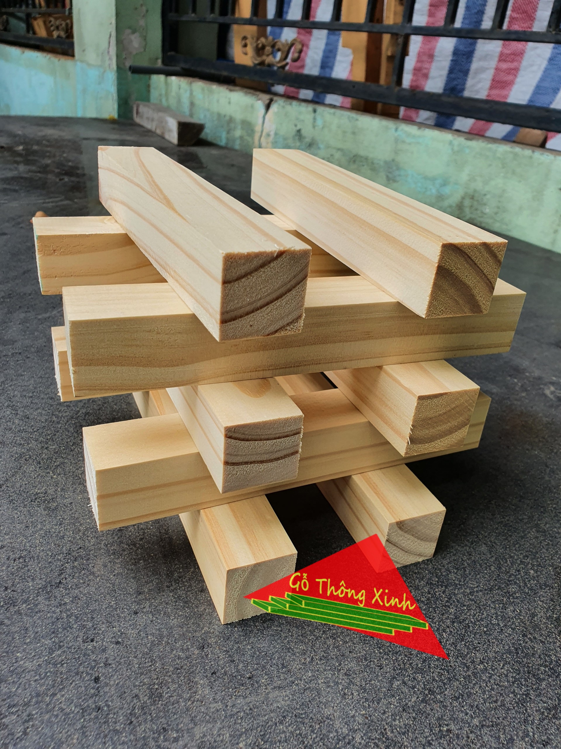 Bó 10 thanh gỗ thông vuông 3x3cm,dài 20cm đã bào láng đẹp 4 mặt dùng làm mô hình,khung sườn,sử dụng được nhiều mục đích