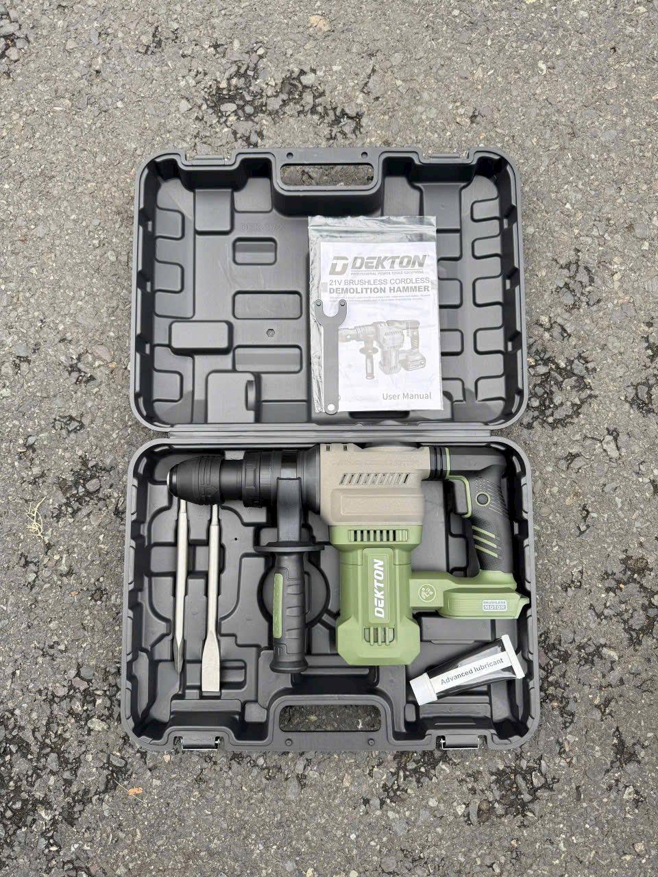 THÂN MÁY ĐỤC BÊ TÔNG PIN 6J ĐỘNG CƠ KHÔNG CHỔI THAN MÀU OLIVE M21-DH06XPRO DEKTON - HÀNG CHÍNH HÃNG