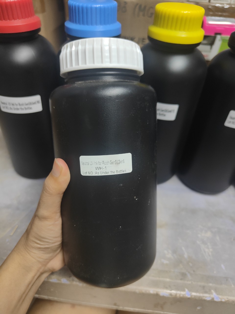 Mực in UV màu bóng Varnish (GO), hàng nhập khẩu, ứng dụng in quảng cáo tương thích trên mọi chất liệu (nhựa, gỗ, thủy tinh, mica), dung tích chai 1 lít cho đầu in Epson I3200 DX5