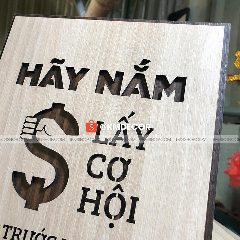 Tranh gỗ - Tranh truyền cảm hứng mẫu câu &quot;Hãy nắm lấy cơ hội trước khi nó biến mất