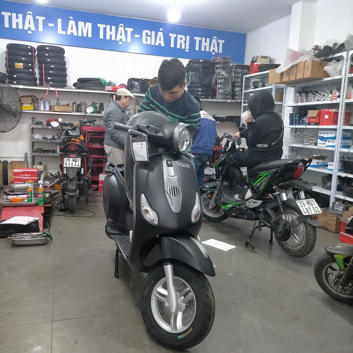 SẠC XE MÁY ĐIỆN VESPA CHUYÊN DỤNG - SIÊU BỀN - DÒNG ĐIỆN CHUẨN - NGẮT ĐIỆN TUYỆT ĐỐI - BẢO VỆ XE - KÉO DÀI TUỔI THỌ ẮC QUY - LOẠI 60V-20AH HOẶC 48V-20AH CHÂN ĐẶC