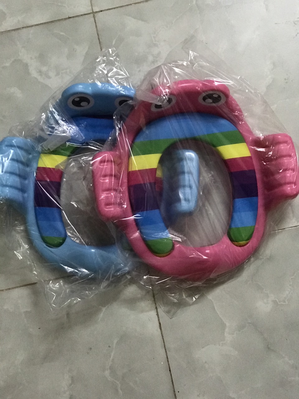 Thu Nhỏ Bồn Cầu Cho Bé, Bệ Lót Bồn Cầu Có Tay Vịn Hình Chú Ếch Cho Bé Tự Tin Đi Vệ Sinh
