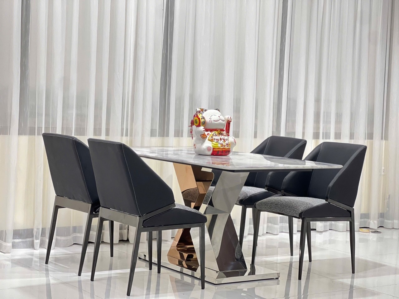 Bộ bàn ăn mặt đá chân inox cao cấp Junosofa kèm 6 ghế Cyrus sang trọng