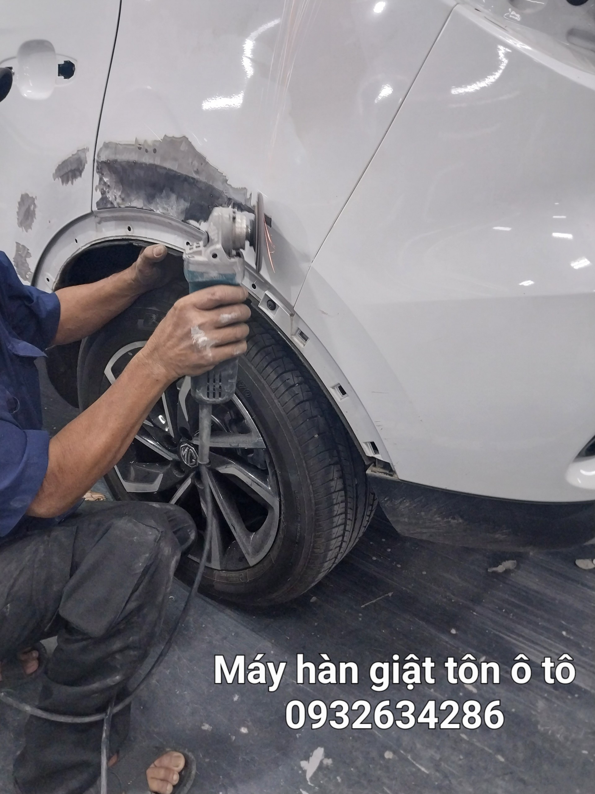 Máy hút giật tôn ô tô