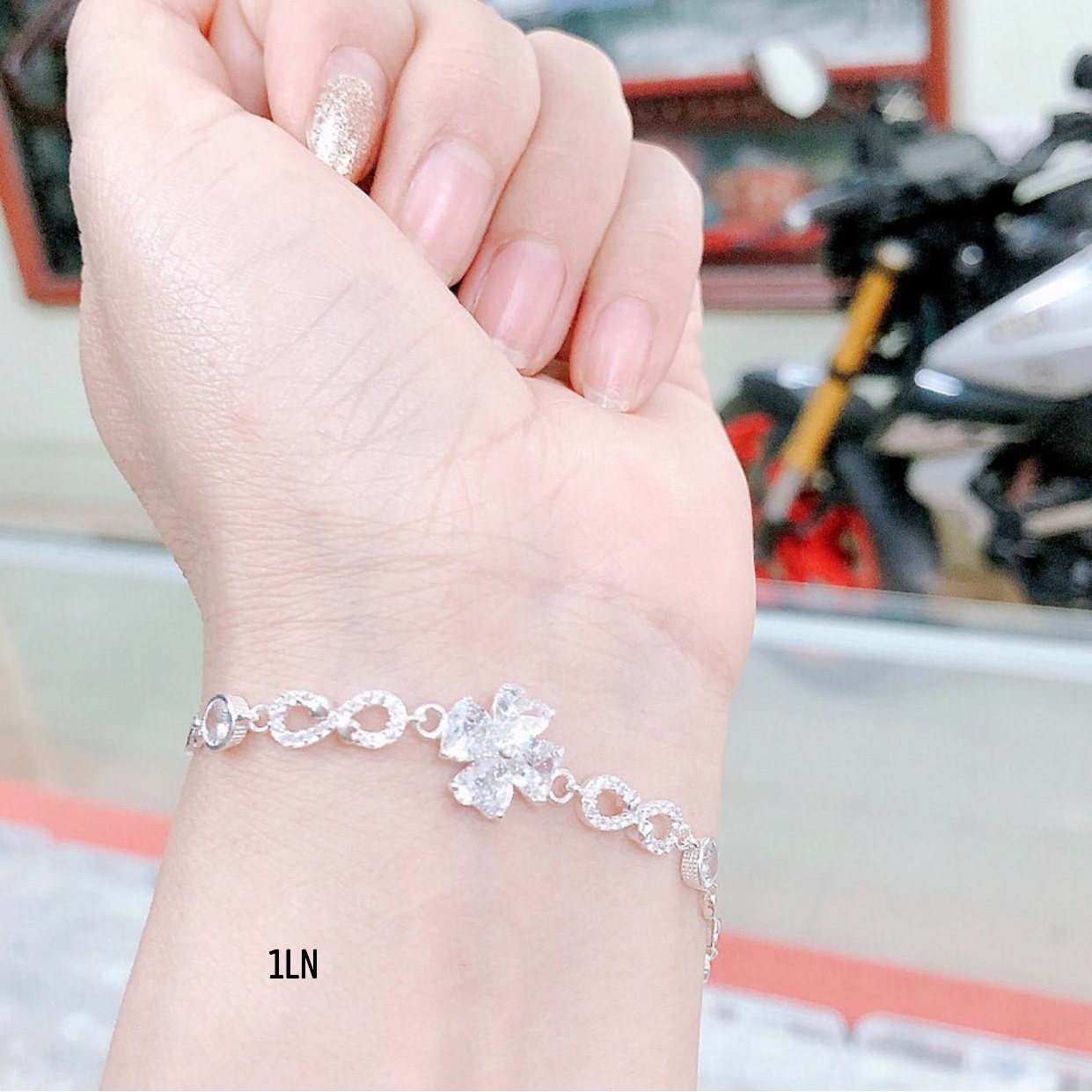 Lắc tay nữ thời trang chất liệu bằng bạc s925 MS0125t