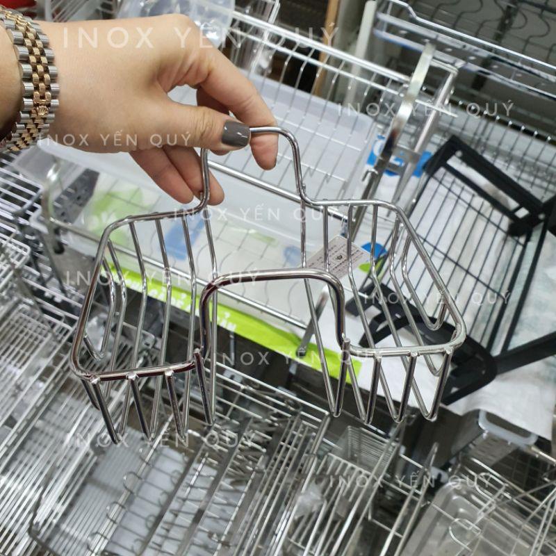 Giá để bọt biển đôi gài giữa 2 thành chậu