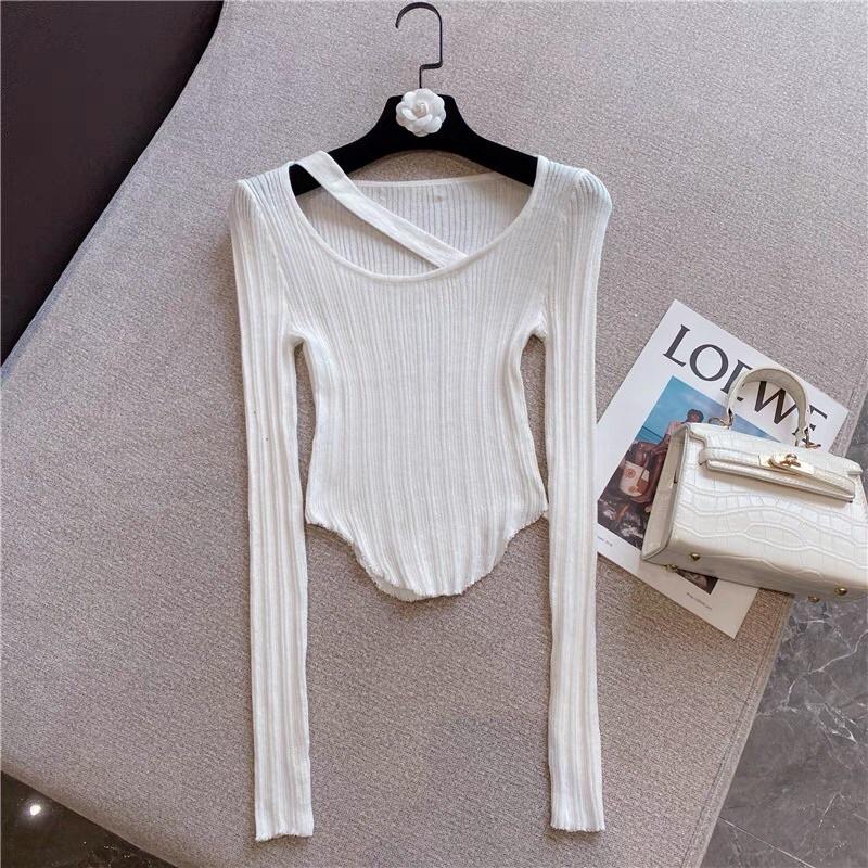 Áo croptop len mỏng cổ tròn chéo dây vạt bầu