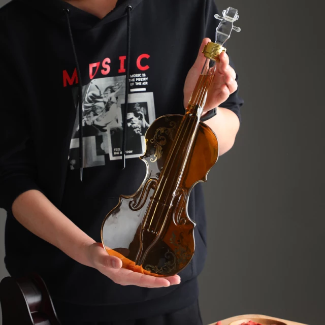 VỎ CHAI Rượ u hình cây đàn