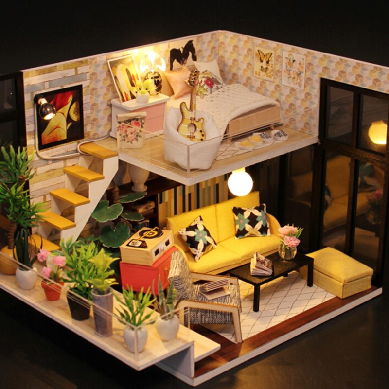 Mô hình nhà DIY Doll House Ice Cynthia is Holiday Kèm đèn LED và Mica chống bụi