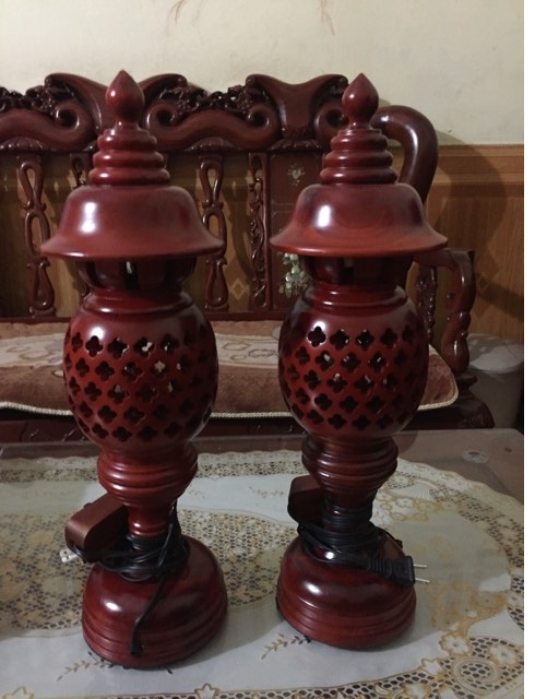 Cặp đèn thờ gỗ cao 36 cm